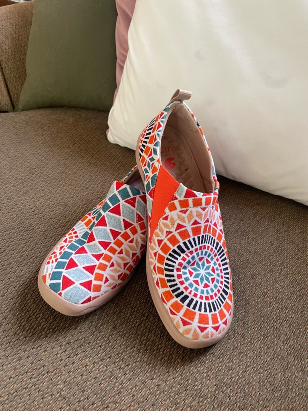 UIN Women's Slip-On Mosaic Sneakers in Orange, Teal & Black